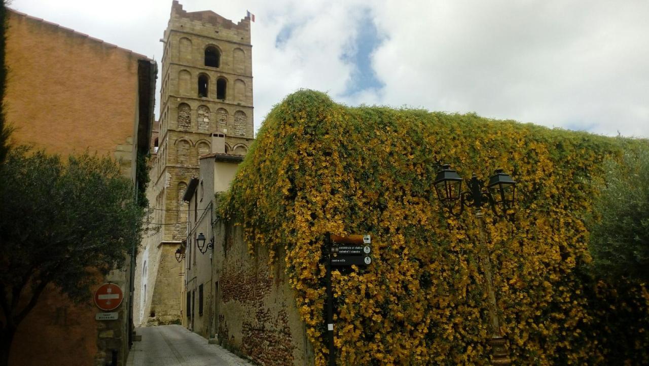 Maison au pied de la cathédrale Elne Exterior foto