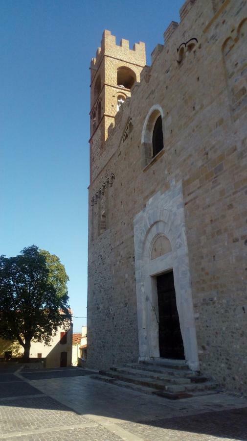 Maison au pied de la cathédrale Elne Exterior foto
